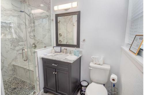 Splendid Gated 4 Br 2 Ba Home Near Downtown