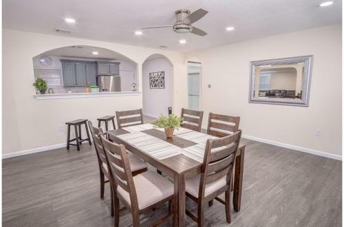 Splendid Gated 4 Br 2 Ba Home Near Downtown