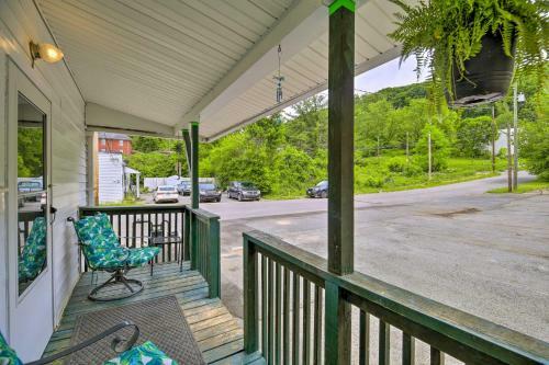 Pet-friendly Bluefield Apartment With Porch!