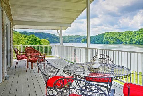 Lakefront Hiwassee Home With Views, Pvt Dock, Deck!