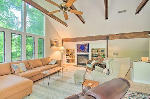 Nellysford Getaway With Canoes And Lake Access