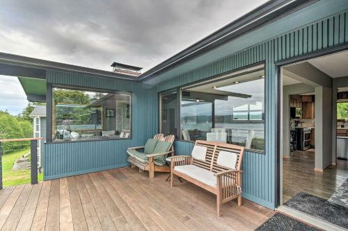 Bright And Airy Home With Sweeping View And Hot Tub