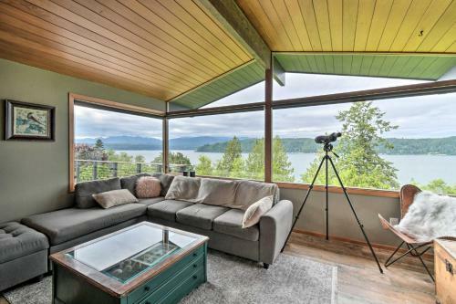 Bright And Airy Home With Sweeping View And Hot Tub