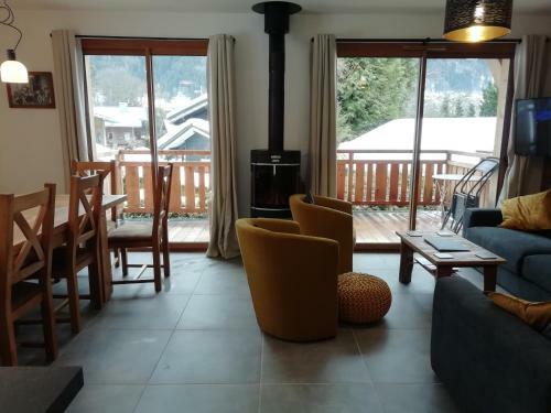 Chalet Rivendell, Morzine Sleeps 10 With Garage