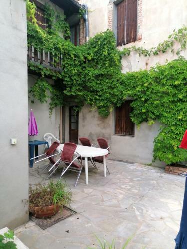 Apartamento Studio Avec Terrasse Amenagee Et Wifi A Neris Les Bains C