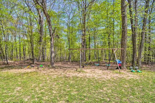 Convenient Cabin With Access To 3 Boat Docks!