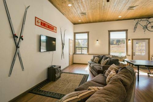 49617 Hwy 550 - Inn Full Listing