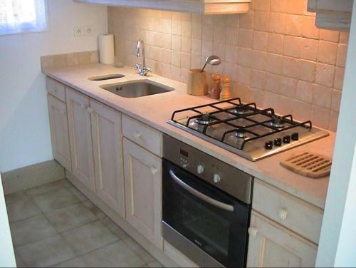 Luxury Villa With Shared Pool, Air Con, Wifi, Tv