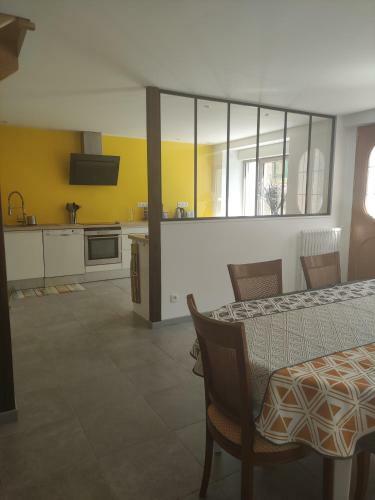 Jolie Maison de Bourg � 1km Des Plages