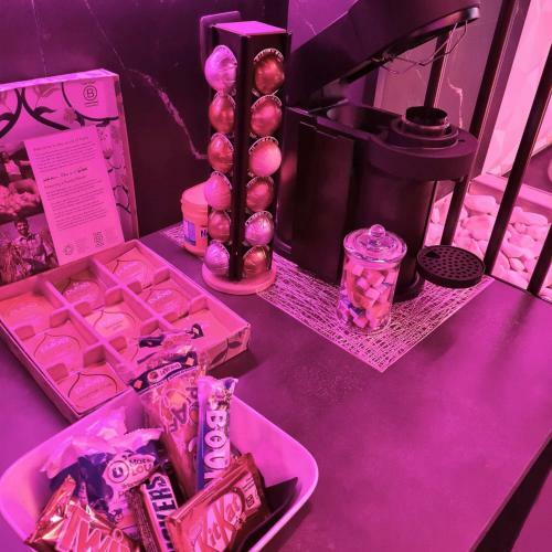 Apartamento Les Secrets Rooms, Love Room de Luxe Avec Jacuzzi