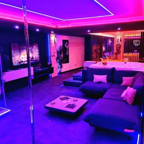 Apartamento Les Secrets Rooms, Love Room de Luxe Avec Jacuzzi