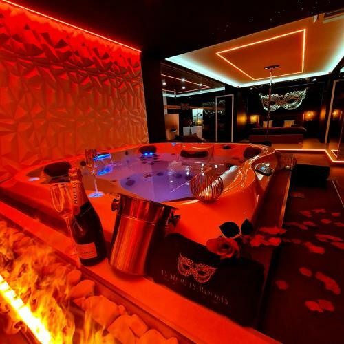 Apartamento Les Secrets Rooms, Love Room de Luxe Avec Jacuzzi
