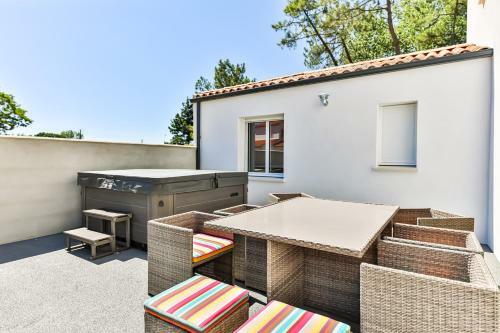 Jolie Maison Neuve Avec Jacuzzi