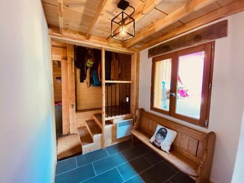 Chalet Sleeping 10 With Large Terrace And Garden.