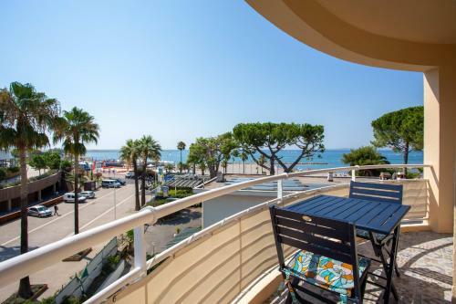 Apartment T2 Air-conditioned Sea View