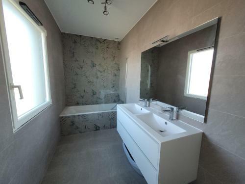 Villa La Garrigue de St Paul Yourhosthelper