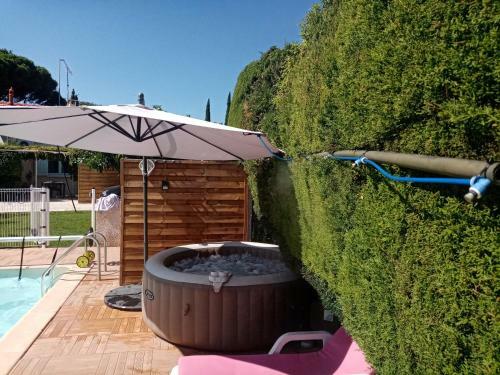 Maison de Vacances Les Pins Piscine Chauff�e
