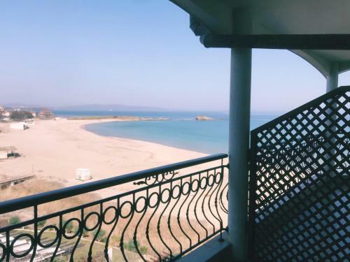 First Line Apartments Argo ? Studio Room King Bed (Front Sea View)
