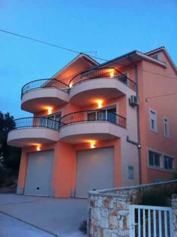 Apartmani Slavi?