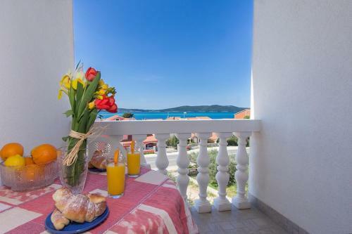 Apartamentos Brodarica Penthouse 4+2, Sea View
