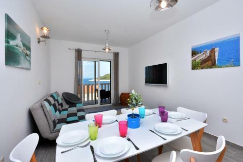 Sea View Luxury Apartments, Ala Da