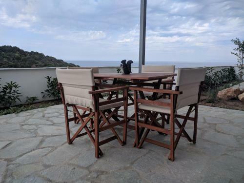 Above The Sea Apartments