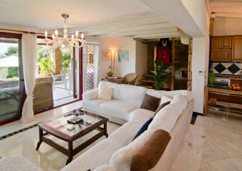 Maria Elena Villas III