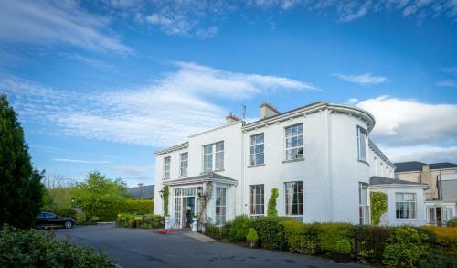 Castle Oaks House Hotel & Holiday Homes