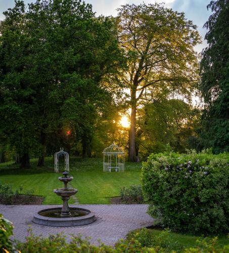 Castle Oaks House Hotel & Holiday Homes