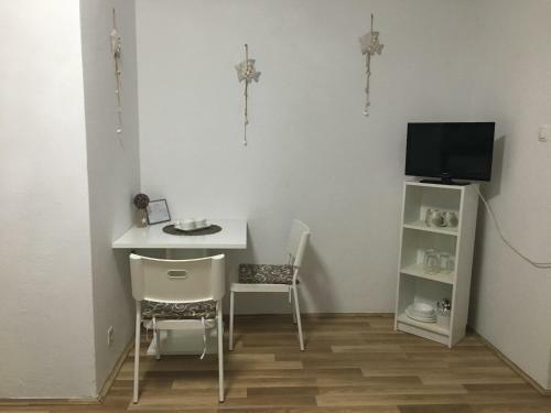 Hostal Apartment & Rooms Laura