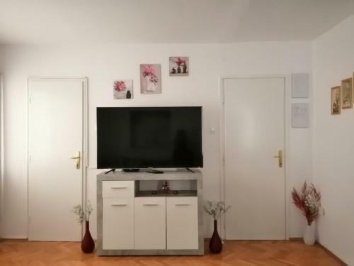 Hostal Apartment & Rooms Laura