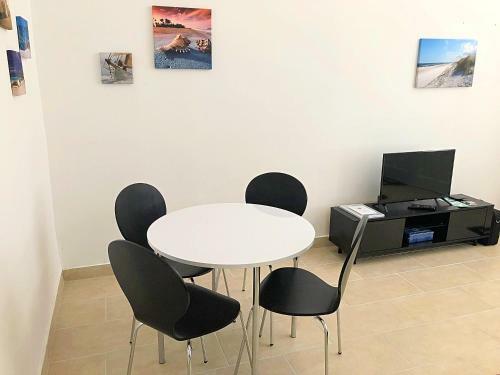 4 Center Apartments