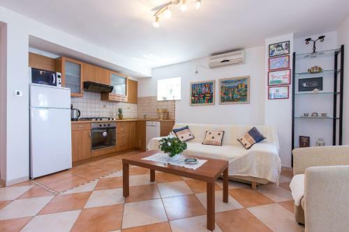 Apartamentos Villa Stefi (30m From The Sea)