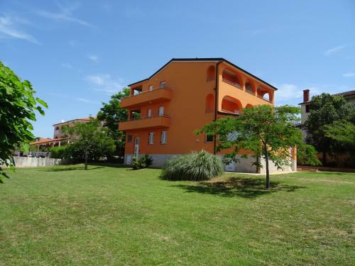 Apartments Orange Medulin
