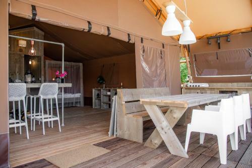 Lodge Holidays - Heart Of Nature