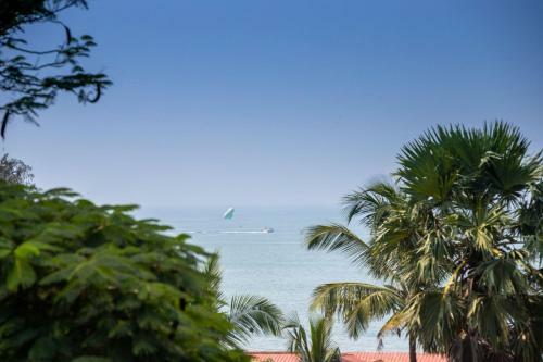 Hostal Zinhos Beach Resort Titos Lane