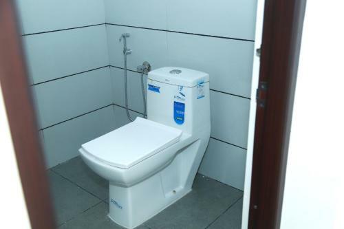 Hotel Annlin Surprise Kochi Airport