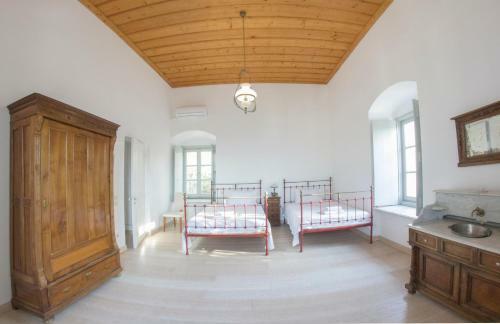 Classy Villa With Wonderful View And Swimming Pool