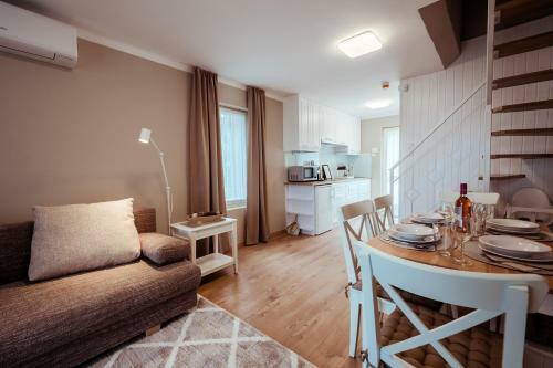 Part Apartman Si�fok - B �p�let - Priv�t V�zparttal