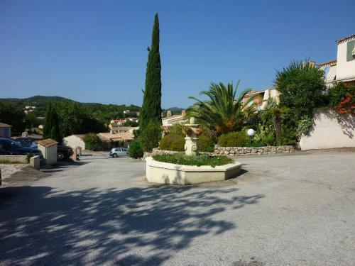 Mas Dans R�sidence Avec Grande Piscine