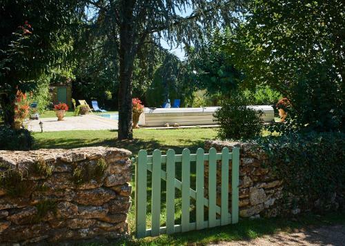 La Petite Maison - Spacious 1-bedroom Secluded Gite