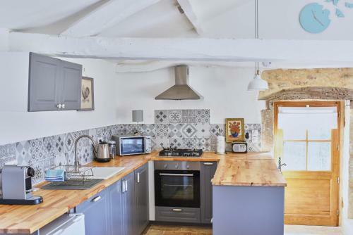 La Petite Maison - Spacious 1-bedroom Secluded Gite