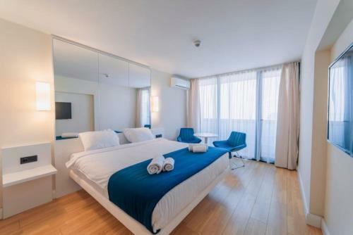Orbi City Aparthotel With Sea View