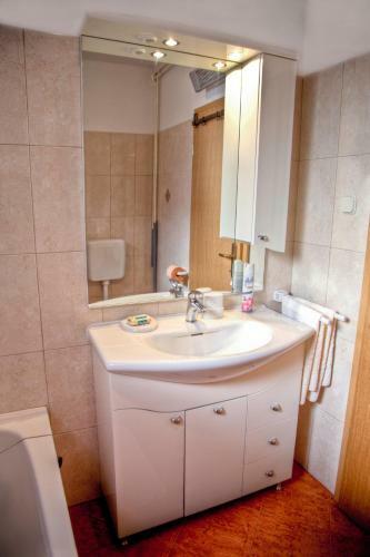 Comfortable Apartments In Peroj Near The Sea