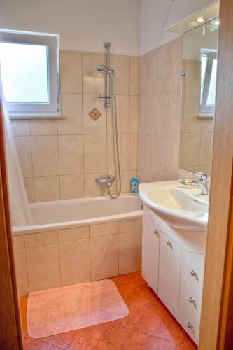 Comfortable Apartments In Peroj Near The Sea