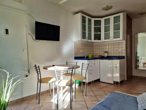 Apartment Aqua Near The City Beach