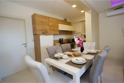 Promajna Leone Marija Apartments