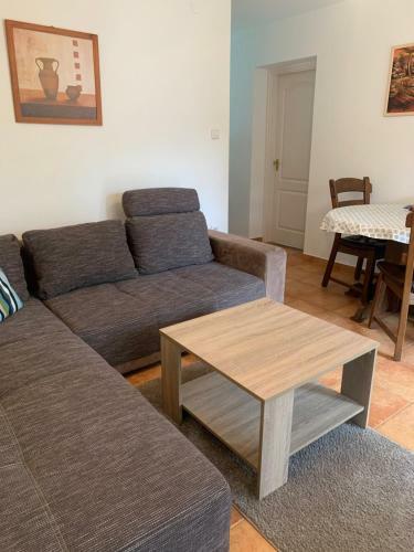 Elvira Apartman
