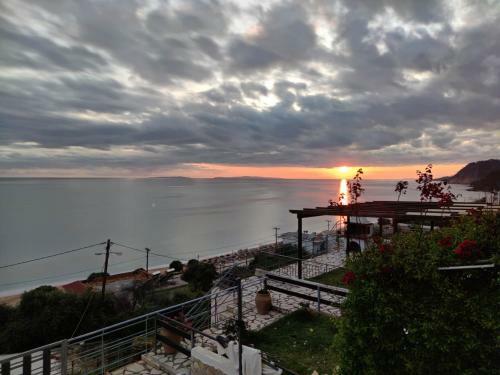 Apartamento Loutsa By The Sea