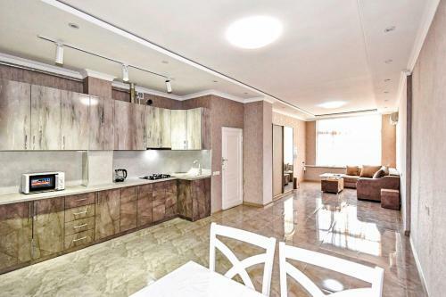Luxury Apartment Just Near Republic Square